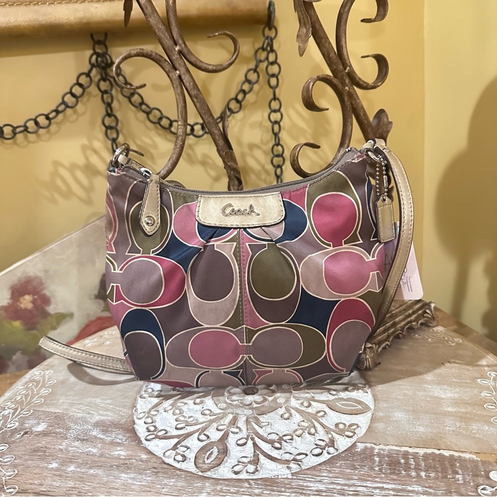 EUC💠Coach “Ashley” Small Crossbody; Multicolor and clean inside and out.